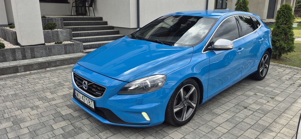 Volvo V40 D2 R-Design Momentum | Rebel Blue | 2013 | 1.6 Diesel | Manual | 215 tys. km |