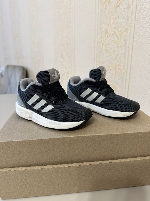 Кросівки adidas  fit 13,5 та 12,5