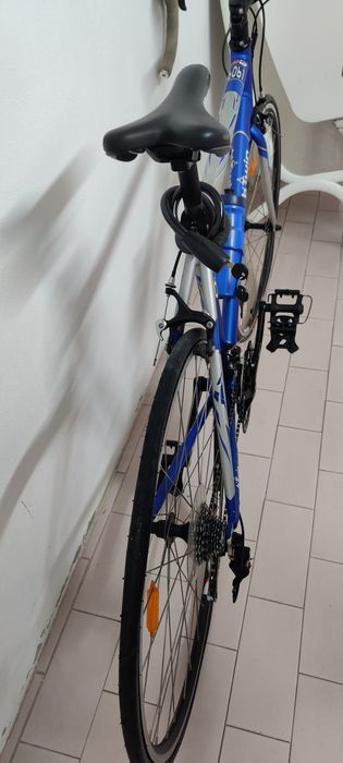 Bicicleta de estrada B Twin completamente nova