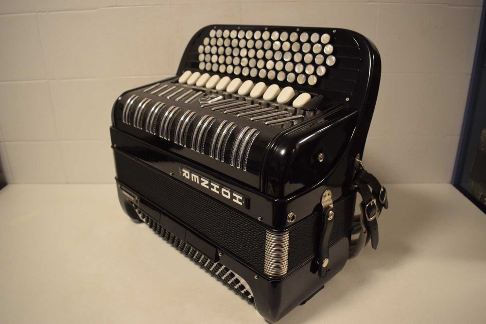 Acordeao Hohner Riveira IV S. 4 voz 120 baixos N 342
