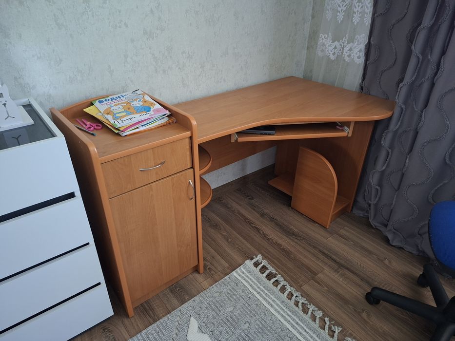 Комп'ютерний стіл парта