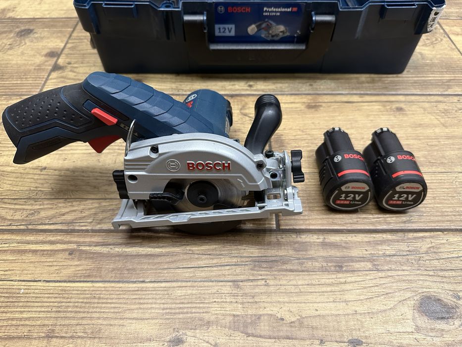 Piła tarczowa Bosch GKS 12V-26 + walizka L-BOXX, GAL 12V-40 + 2x 2AH