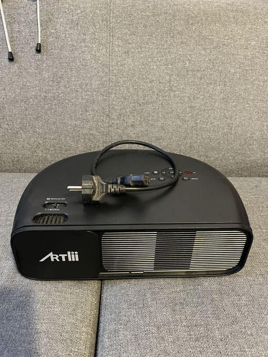 Projektor rzutnik Artlii