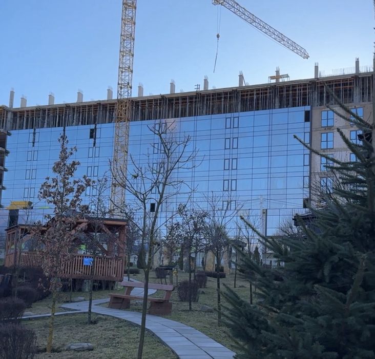 ТРЦ PHOENIX PLAZA 3км до центру Буковель,120м2,2200$/м2,магазин+оренда