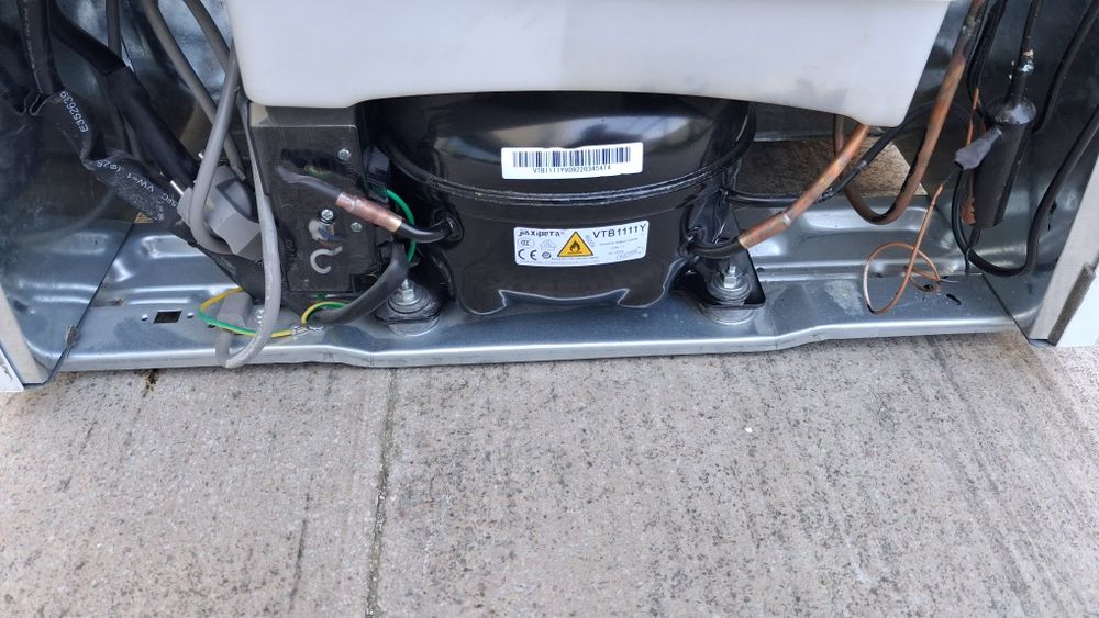 Frigorífico Combinado de Encastre BECKEN — Bom Estado - Venda Rápida!