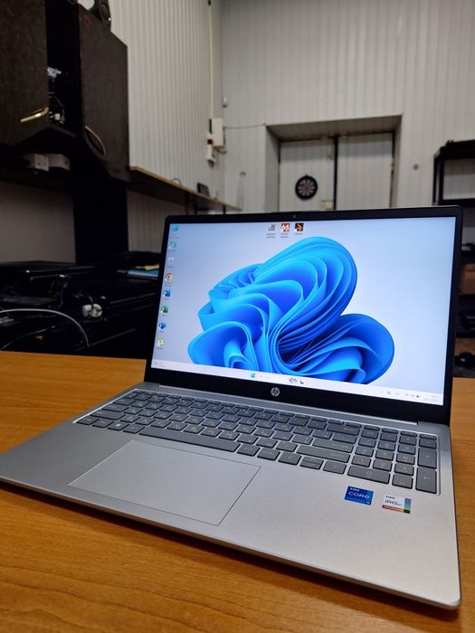 HP Laptop 15-fd0102ua i5-1334U IrisXe Graphics 2Gb DDR4 16Gb SSD 512Gb