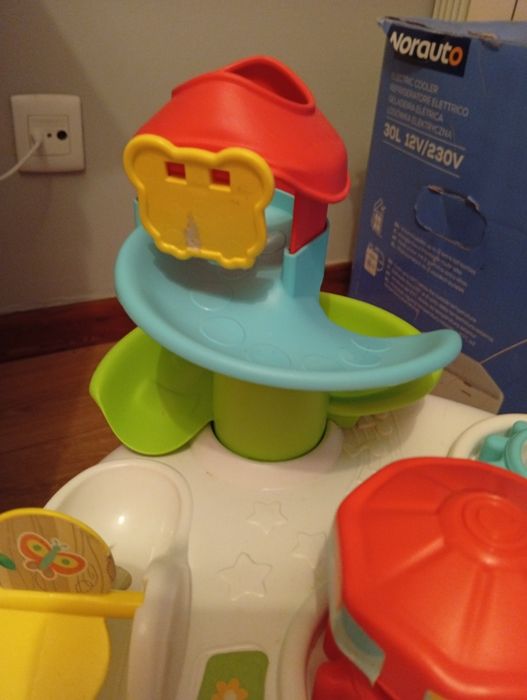 Mesa de atividades infantil