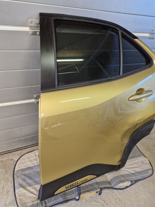 Drzwi prawy lewy tył Yaris Cross