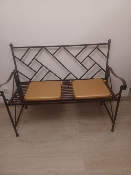 Vendo banco de ferro castanho praticamente novo.