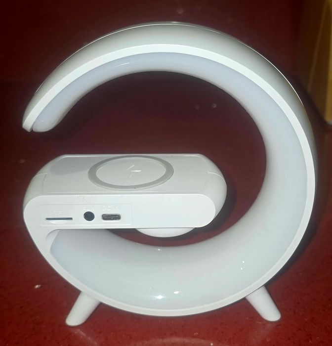 Candeeiro LED inteligente com Coluna Bluetooth  e Carregador.