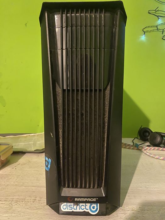 Sprzedam komputer stacjonarny i monitor