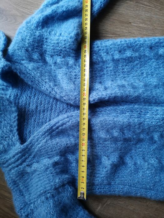 Sweterek wełniany 134-140