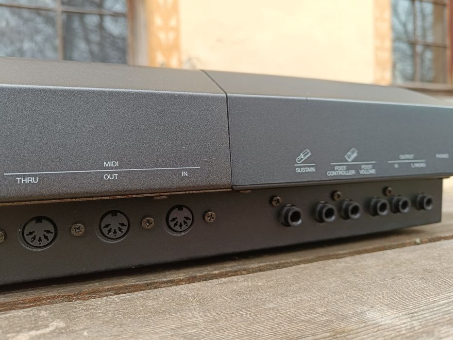 Yamaha QS300, syntezator.