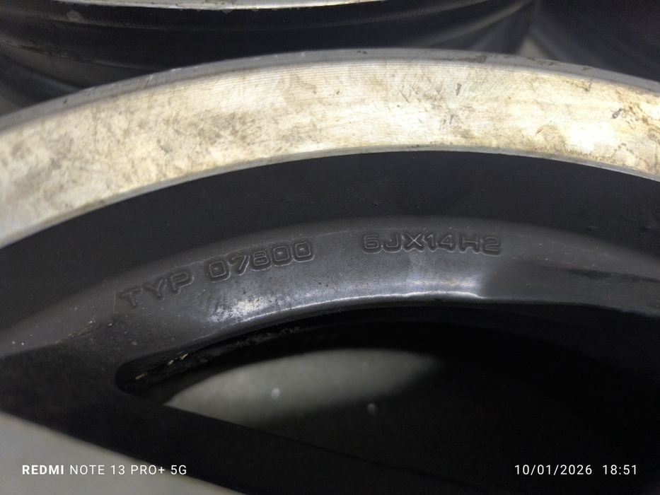 Vendo jantes MOMO 14 4x108 6-ET40