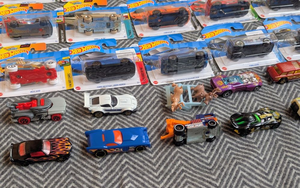 Ціна за всі поштучно не продаю хот вілс машинки hot wheels Netflix Rac
