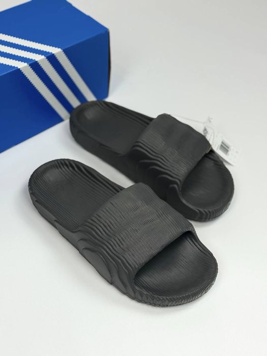 Adidas Adilette 22  темно сірі тапочки