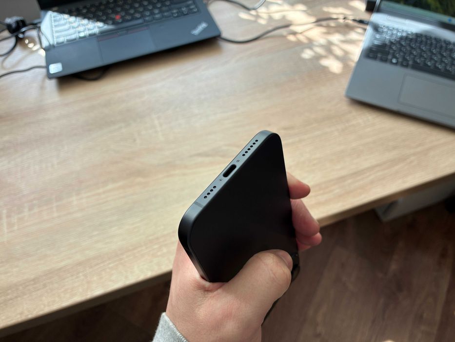 Як новий - Apple iPhone 15 plus 128gb Black (100% батарея - 3 цикли)
