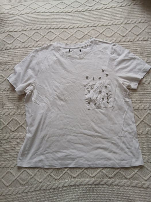 Biały tshirt z cyrkoniami I kieszonką rozm. S/M.