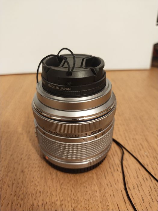 Obiektyw Olympus M.Zuiko Digital 14-42 mm f/3.5-5.6 II R srebrny