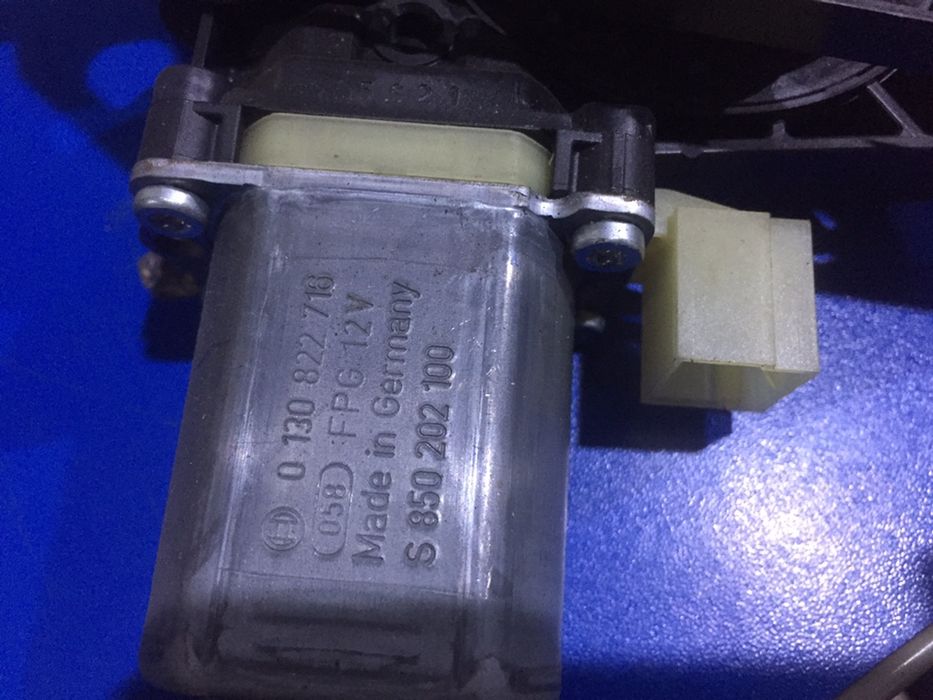 Ауди А3 электродвигатель с рамкой в зборе стеклоподьемника передний пр