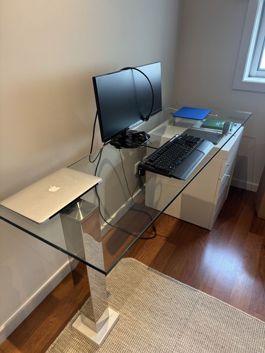 Vendo secretaria de escritorio com tampo em vidro