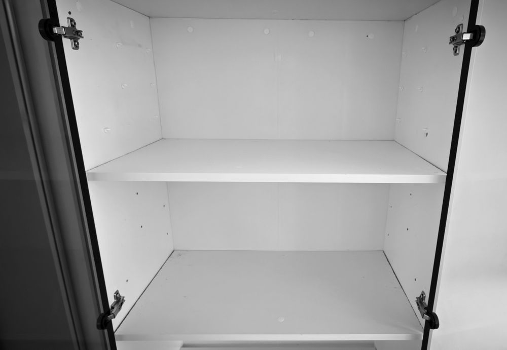 Witryna regał szklany loft meblowy