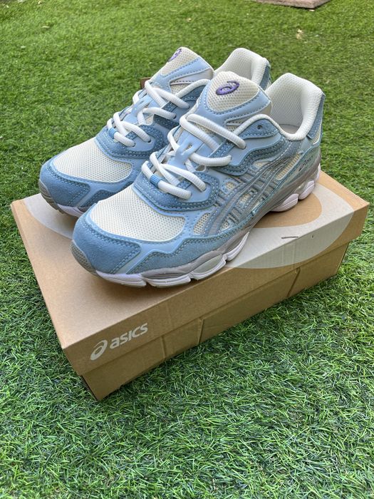 Asics gel azul.