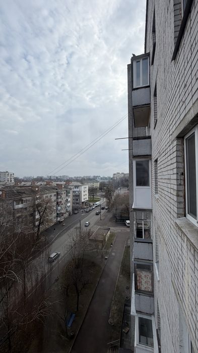 Продам трьохкімнатну квартиру в тихому центрі