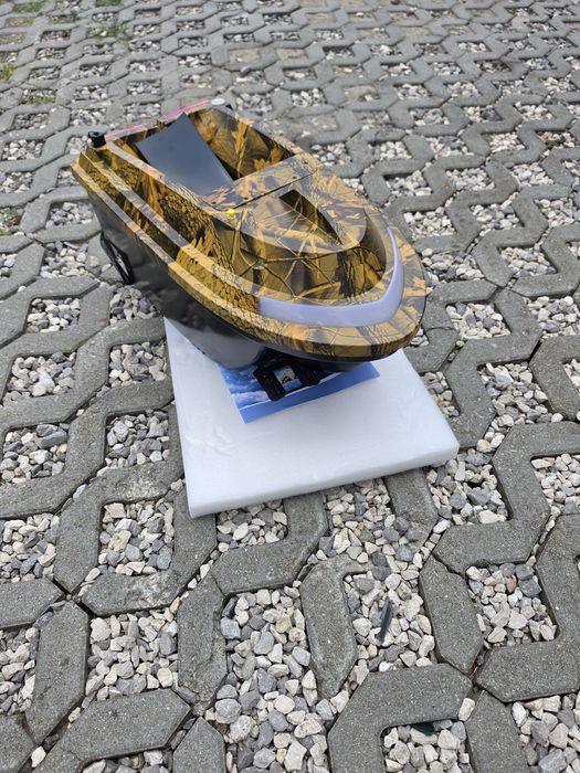 Łódka zanętowa  z gps echosonda pilot allinone XfishPro mini.
