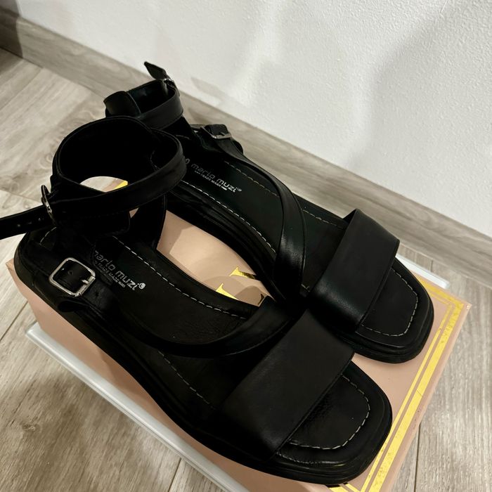 Летние босоножки с ремешком