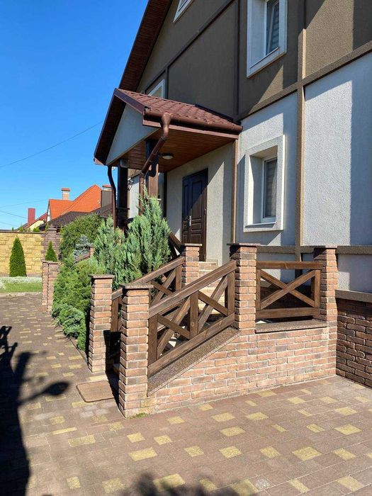 Продам добротний будинок на Агропереробці, з гаражем і ділянкою!