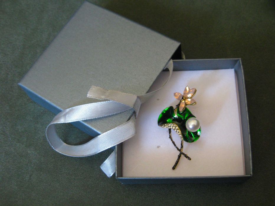 Alfinete / Broche / Pregadeira Flor de Lotus c/ Perola NOVO