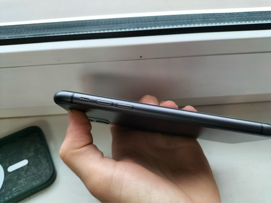 Iphone 11 64 gb акб 84%