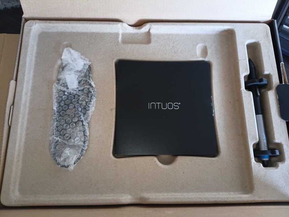 Графічний планшет Wacom Intuos Medium (CTH-680S) • Повний комплект!