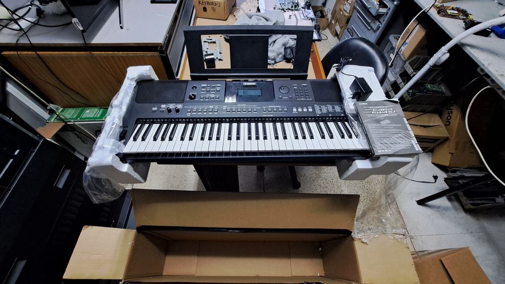 Órgão Yamaha PSR-E463