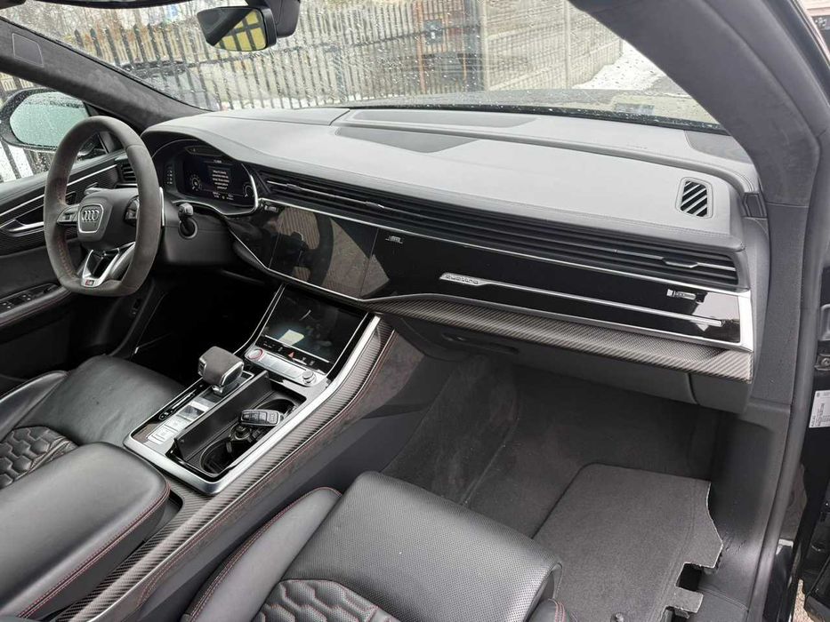 samochód audi rsq8 pakiet carbon bezwypadkowy