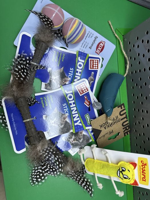 Іграшки для собак і котів