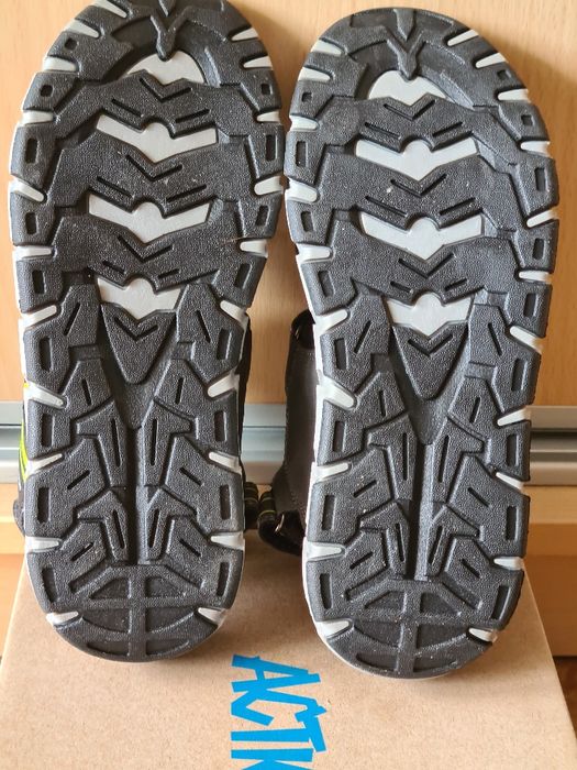 Sandały chłopięce nowe