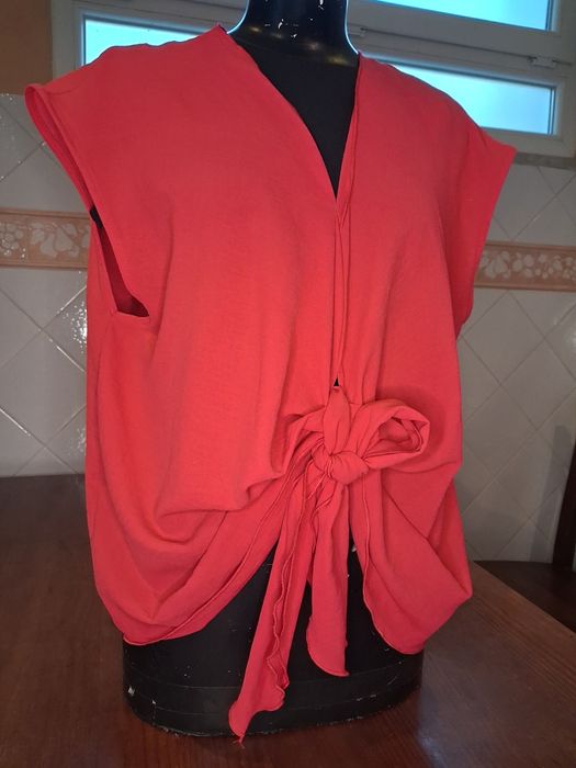 Blusa c laço.. ZARA 2025