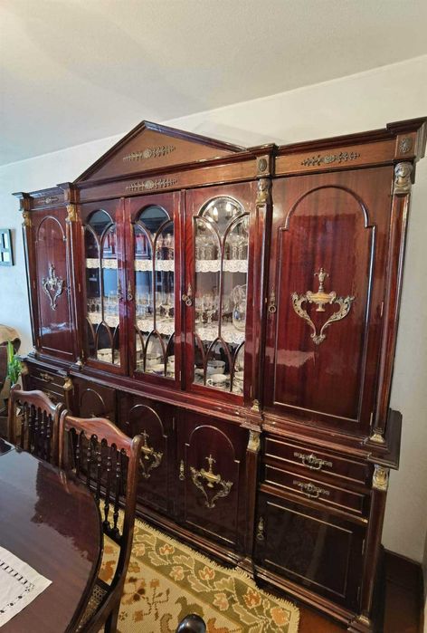 Mobília de Sala de Jantar Estilo Império - bom estado de conservação.