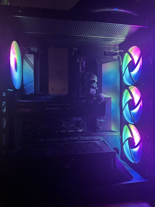 Komputer Ryzen 7800x3d, Amd 7800xt, 32GB Ramu, 2TB SSD