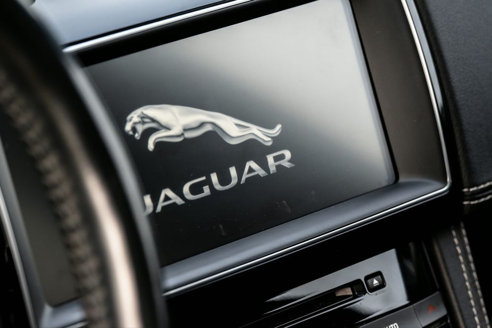 Jaguar F-Pace 2.0 R Sport AWD AUT — photo 2