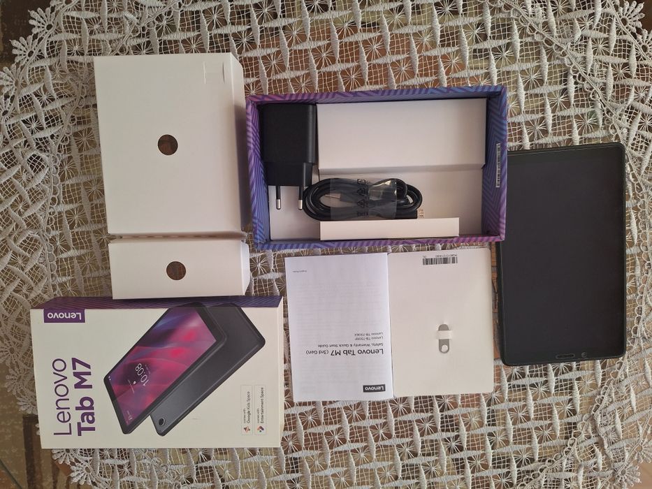 Tablet Lenovo TB-7306F