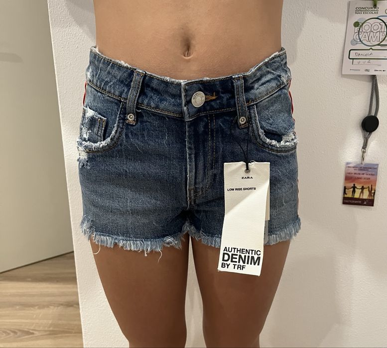 Calções de ganga Zara novos com etiqueta | Risca lateral