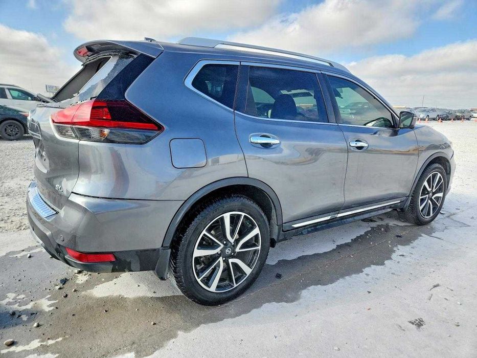 Nisson Rogue SL 2020