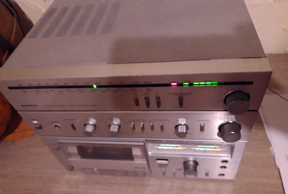 Japońska mini wieża "SANYO" model D5.