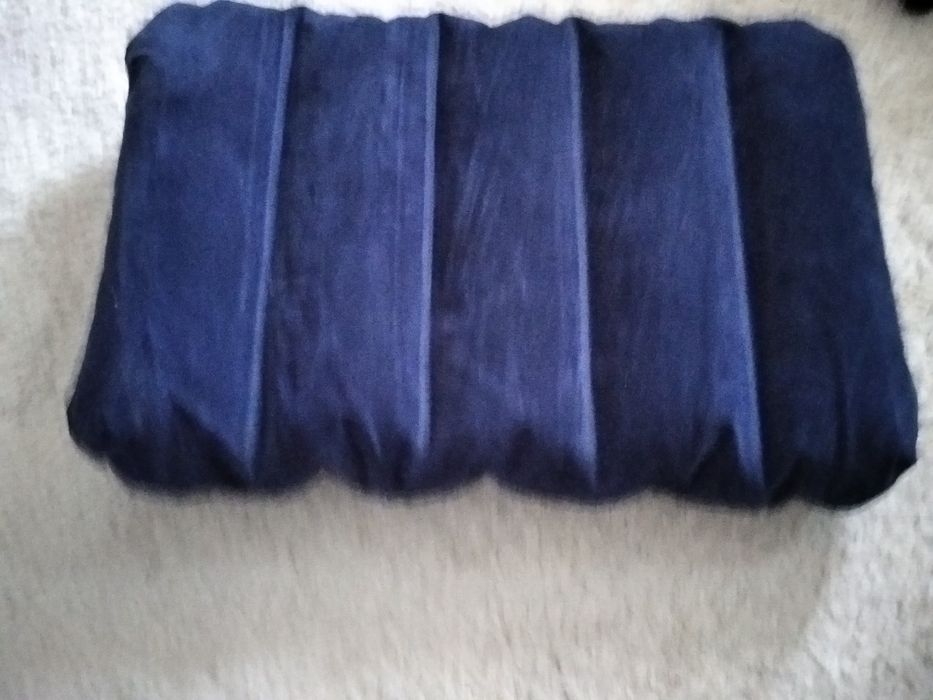 Trzy dmuchane poduszki