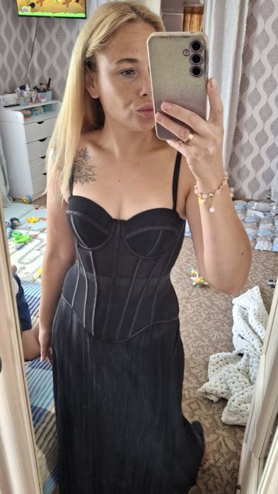 Продам корсет та спідницю плісе