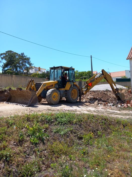 Serviço de Retroescavadora