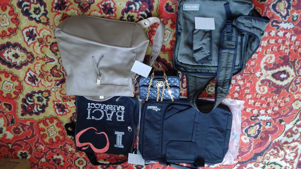 Продам санки,одежда на собаку(L),сумки разные